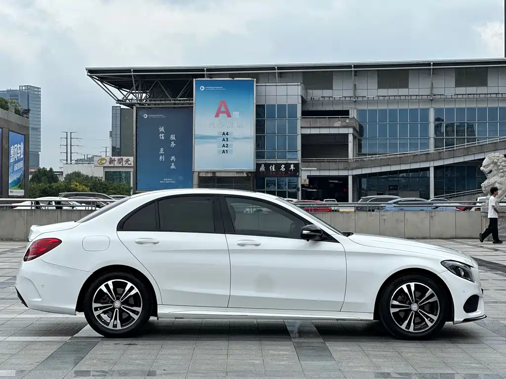 Mercedes-Benz C-Class — миниатюра 7