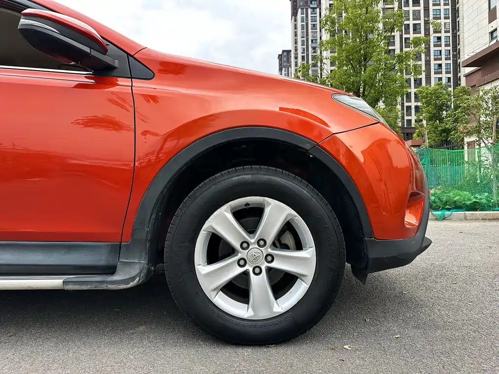 Toyota RAV4 — миниатюра 8