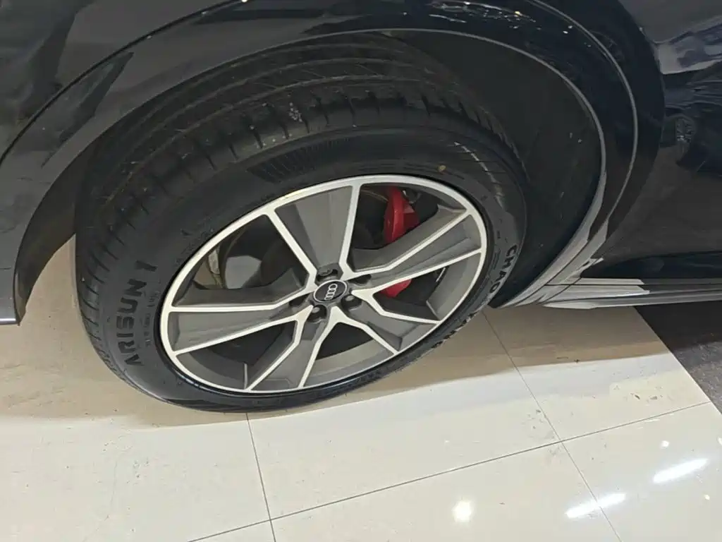 Audi Q5L Sportback — миниатюра 23