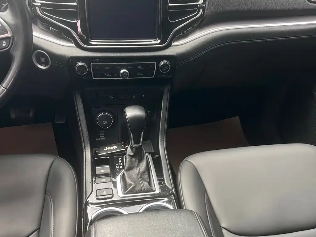 Jeep Grand Commander — миниатюра 12