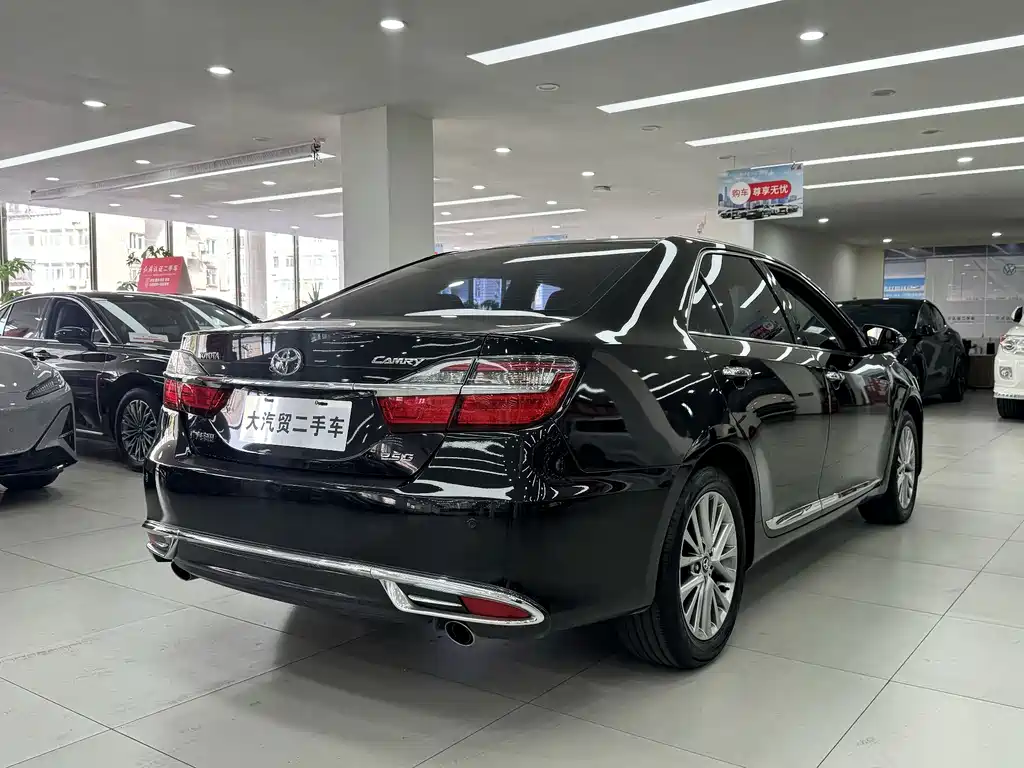 Toyota Camry — миниатюра 5