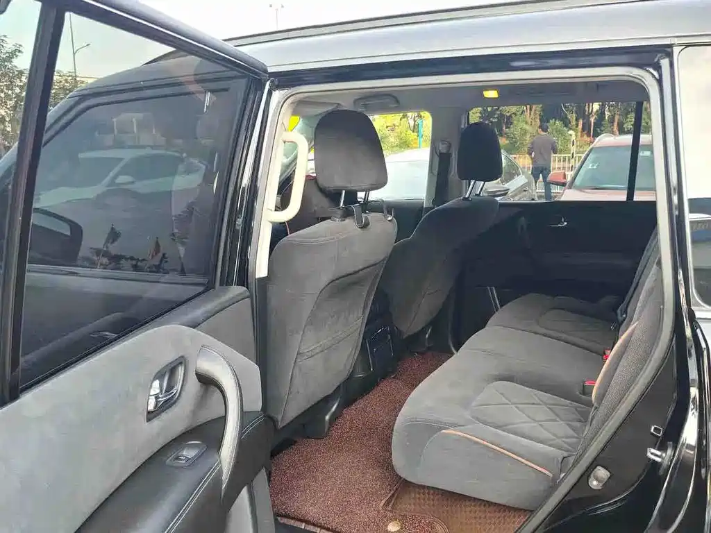 Nissan Patrol — миниатюра 5