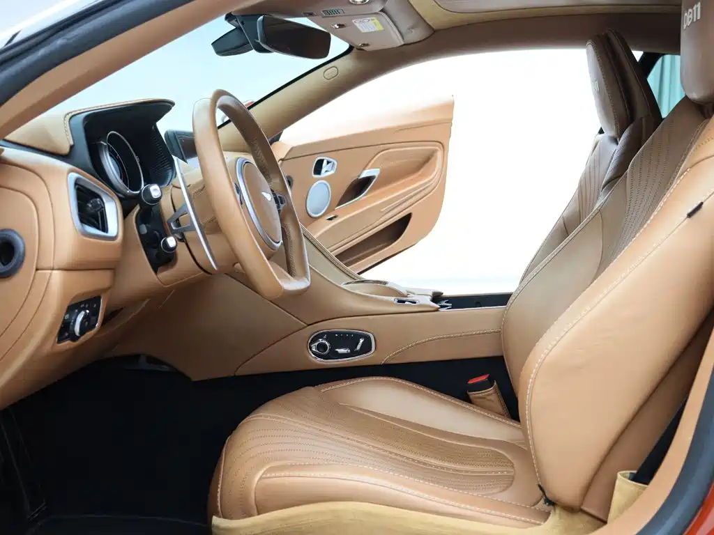 Aston Martin DB11 — миниатюра 2