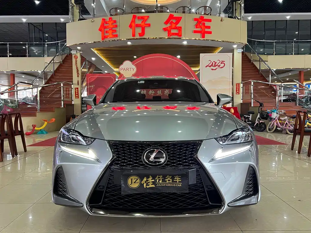 LEXUS IS