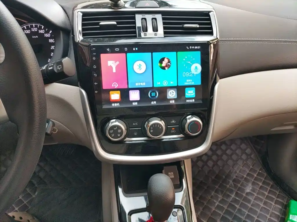 Nissan Tiida — миниатюра 14