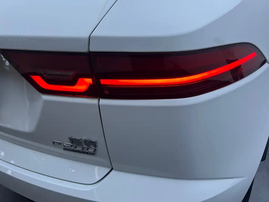 Jaguar E-PACE — миниатюра 25