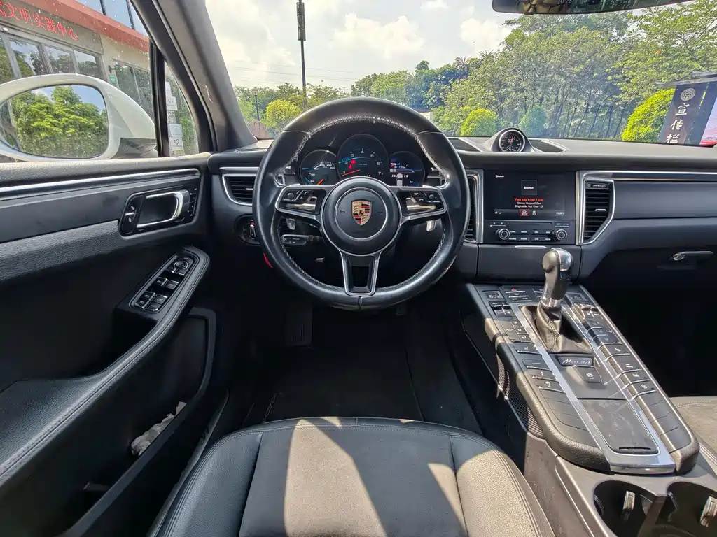 Porsche Macan — миниатюра 12