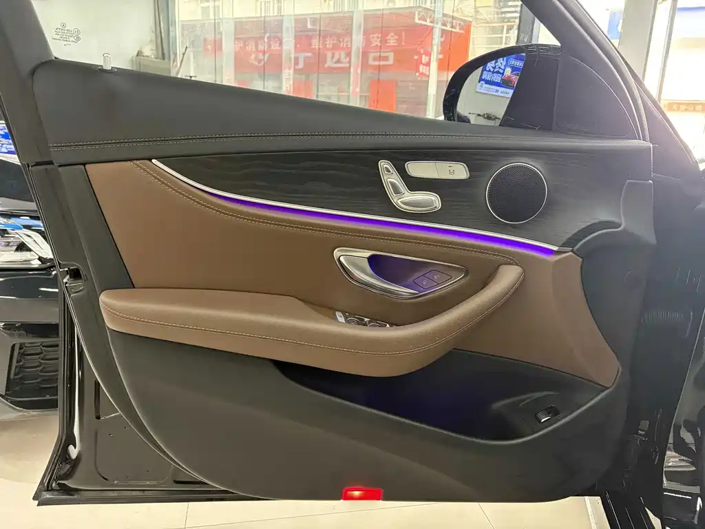 Mercedes-Benz E-Class — миниатюра 6