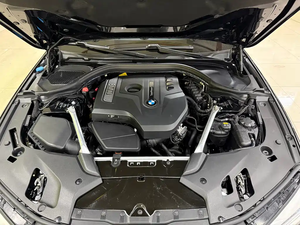 BMW 5 Series — миниатюра 9
