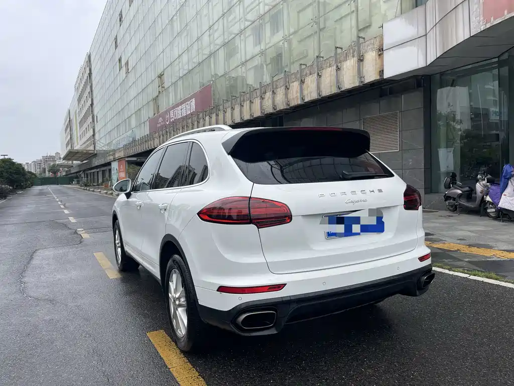 Porsche Cayenne — миниатюра 5