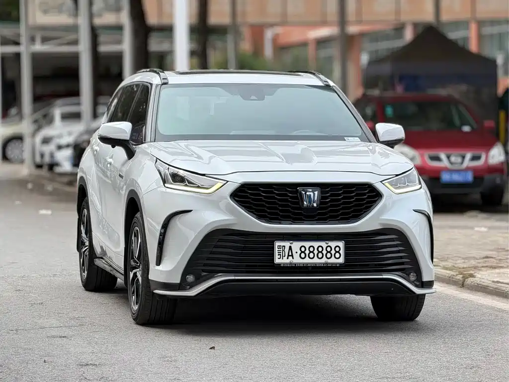 Toyota Crown Kluger — миниатюра 3
