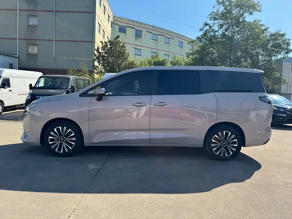Wuling Xingguang 730 New Energy — миниатюра 5