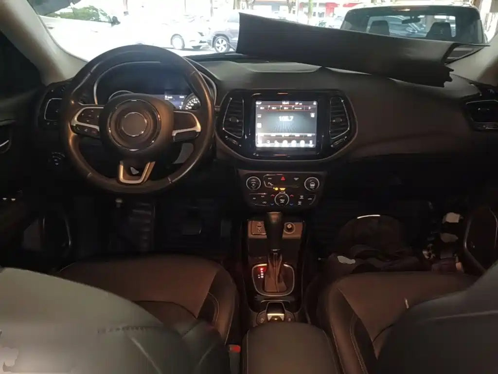 Jeep Compass — миниатюра 10