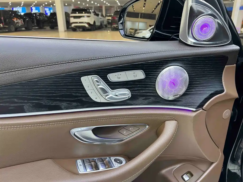 Mercedes-Benz E-Class — миниатюра 9