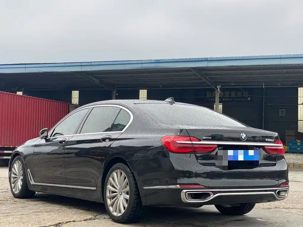 BMW 7 Series — миниатюра 6