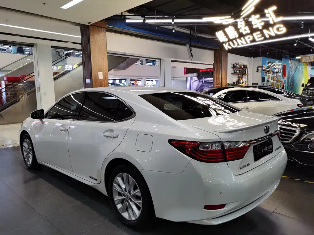 Lexus ES 2014 300h Elite