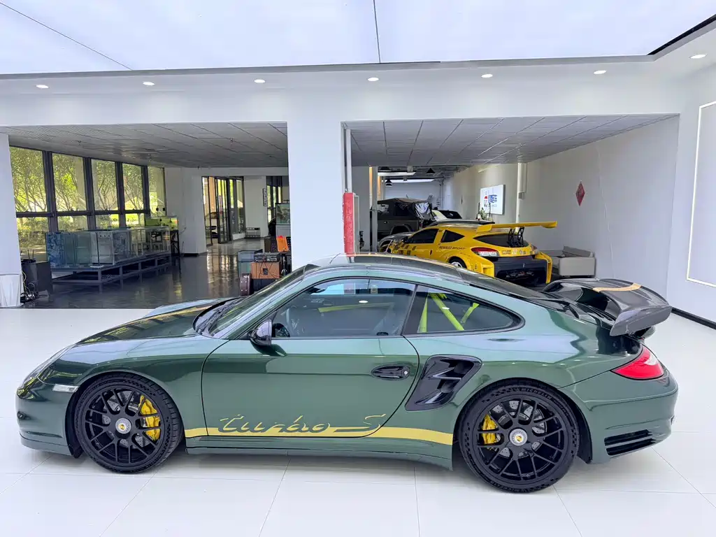 Porsche 911 2010 Turbo S 3.8T