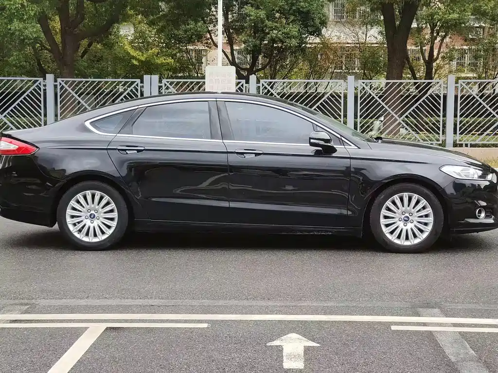 Ford Mondeo — миниатюра 12