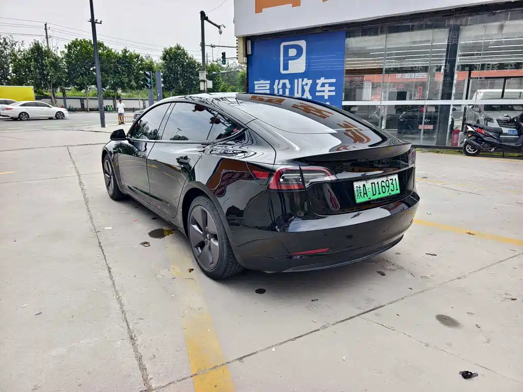Tesla Model 3 — миниатюра 16