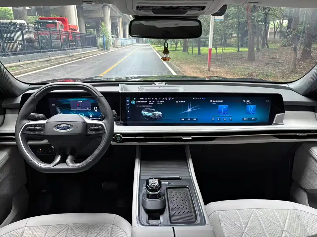 Ford Edge — миниатюра 12