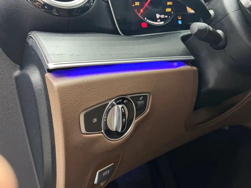 Mercedes-Benz E-Class — миниатюра 25