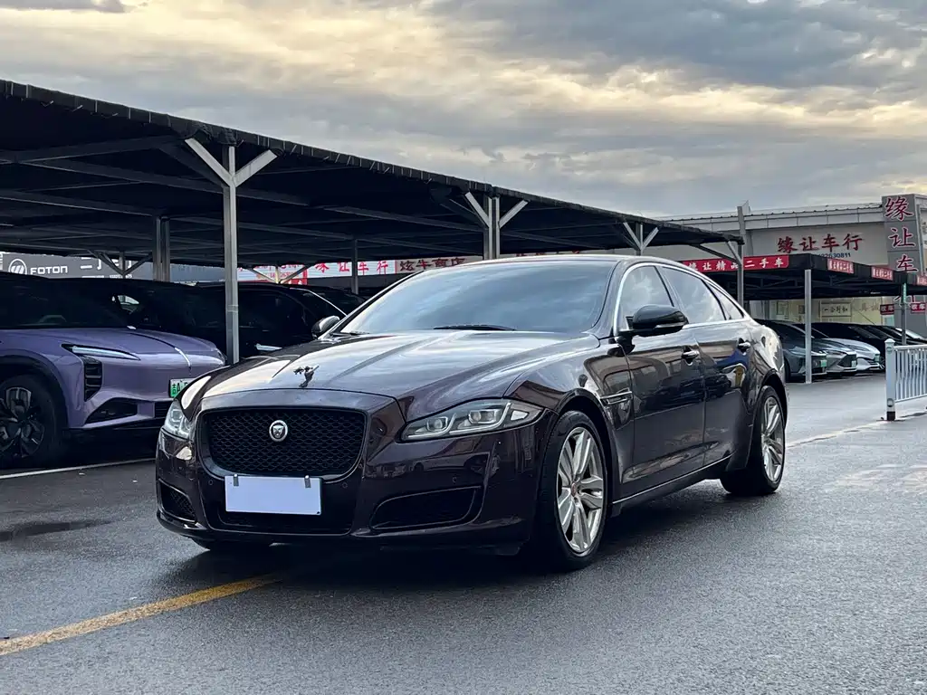 Jaguar XJ