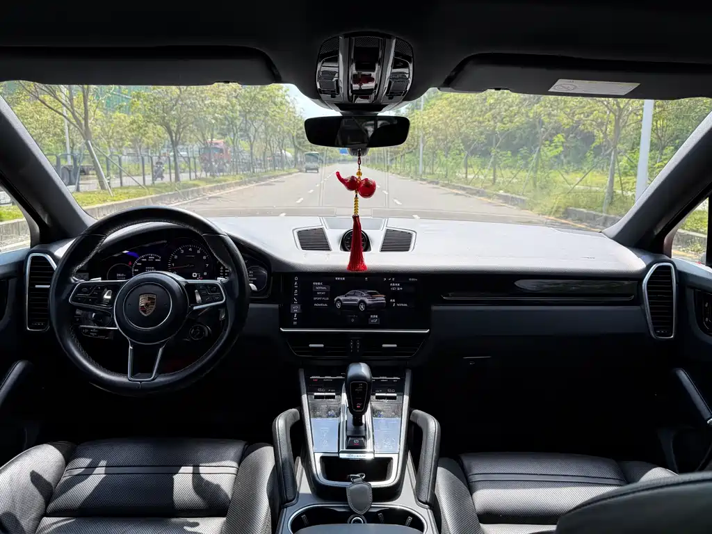 Porsche Cayenne — миниатюра 6