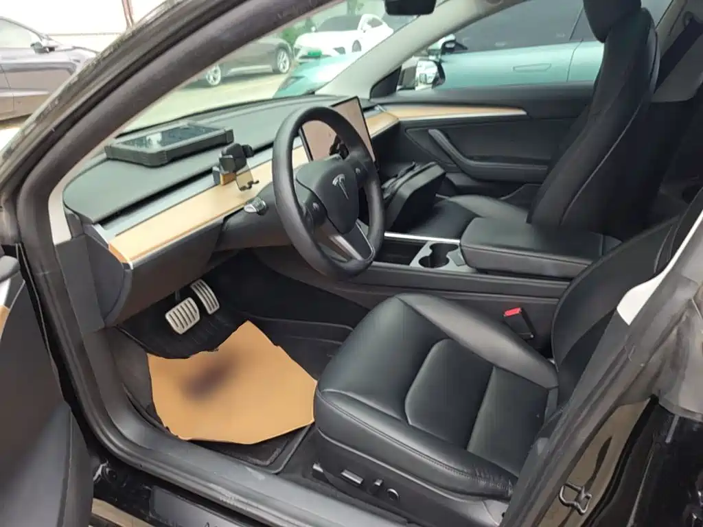 Tesla Model 3 — миниатюра 15