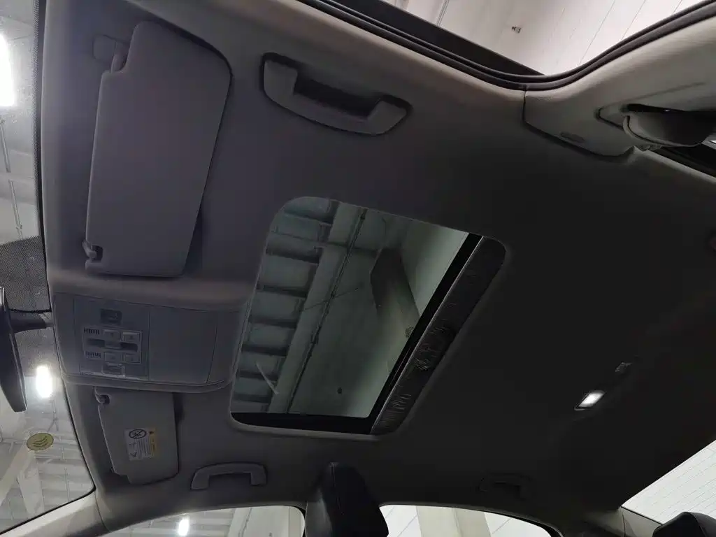 Volkswagen Passat PHEV — миниатюра 14