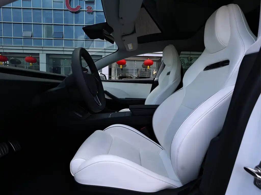 Tesla Model 3 — миниатюра 18