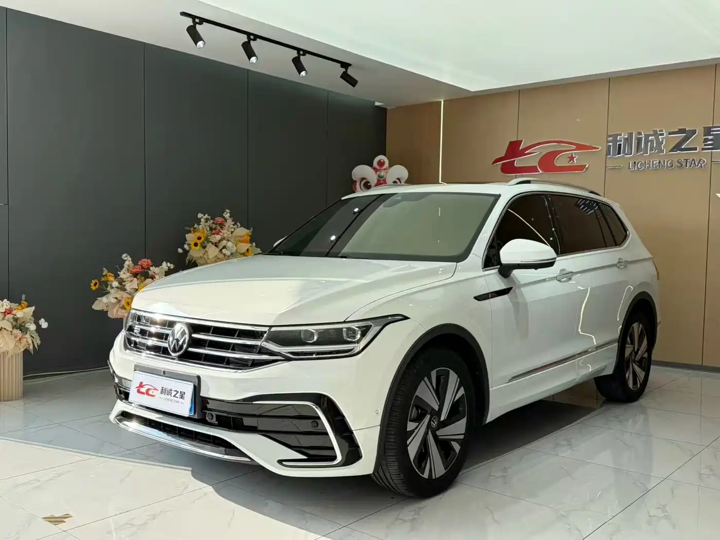 途观L 2023款 改款 330TSI 自动两驱R-Line越享版 2023