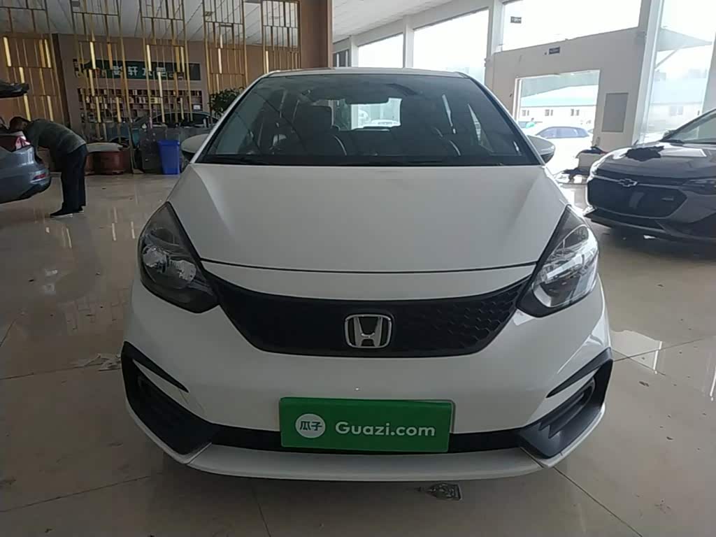 Honda Fit 1.5 л 2023 г. Белый, пробег 25200 км