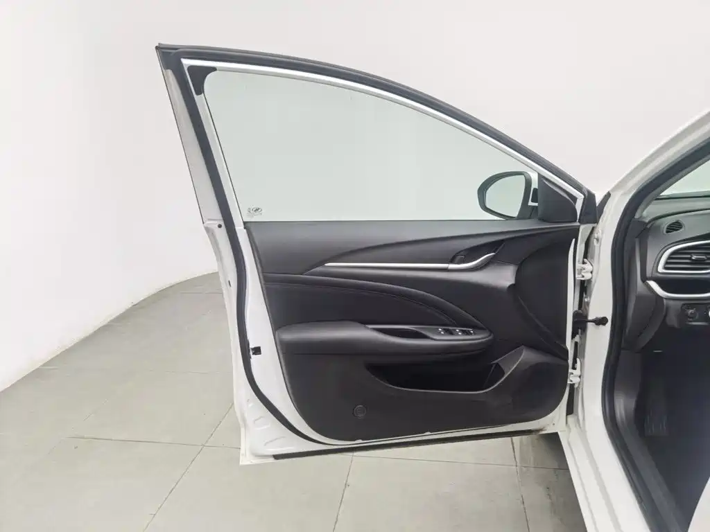 Buick Excelle — миниатюра 8
