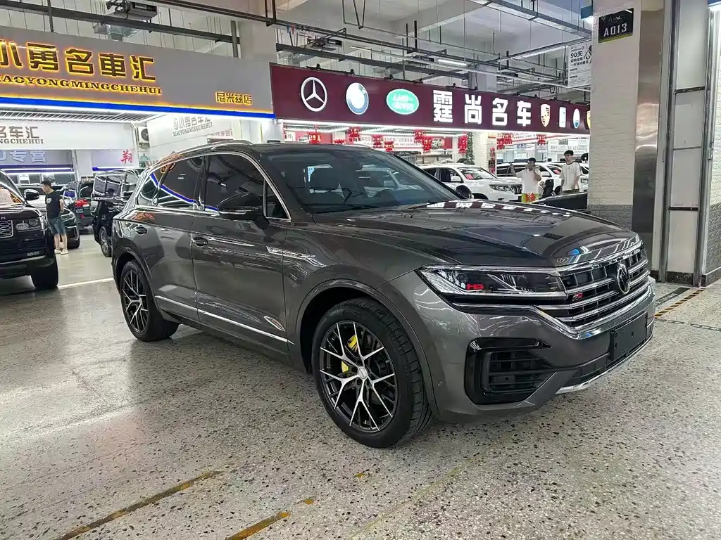 VOLKSWAGEN TOUAREG