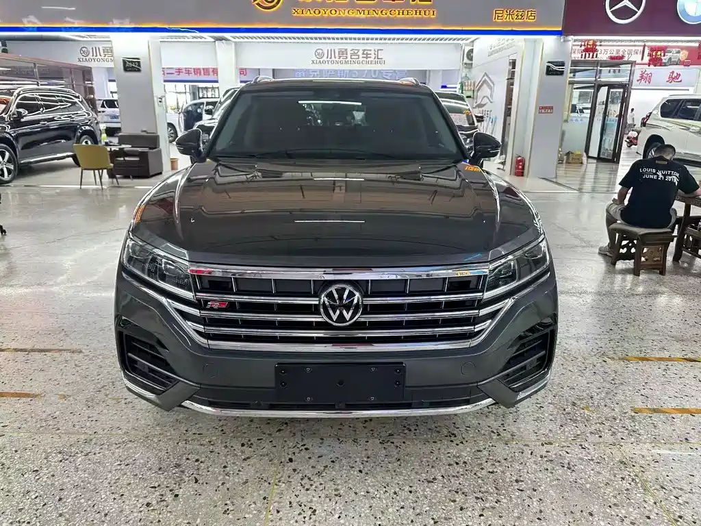 VOLKSWAGEN TOUAREG