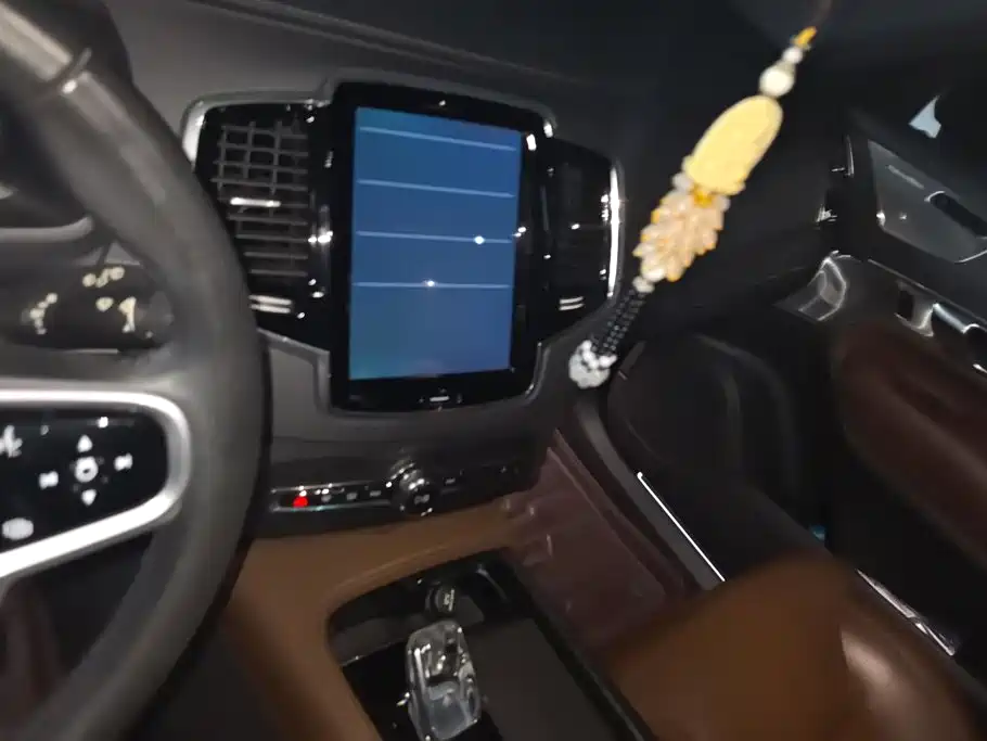 Volvo XC90 PHEV — миниатюра 13
