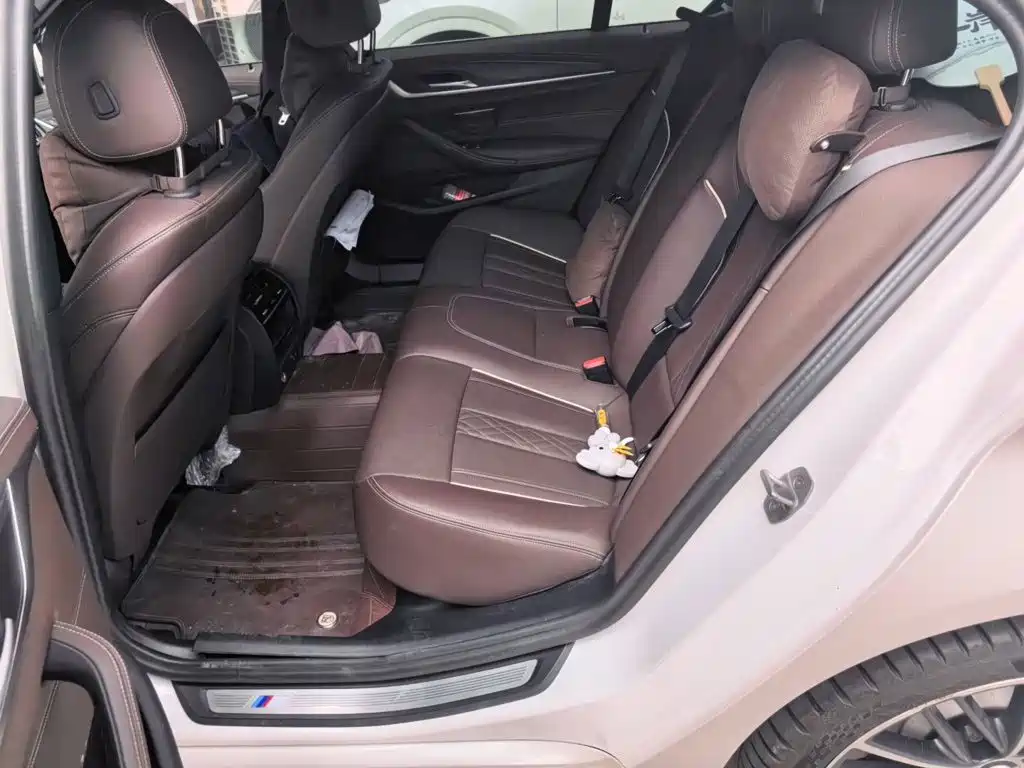 BMW 5 Series — миниатюра 18