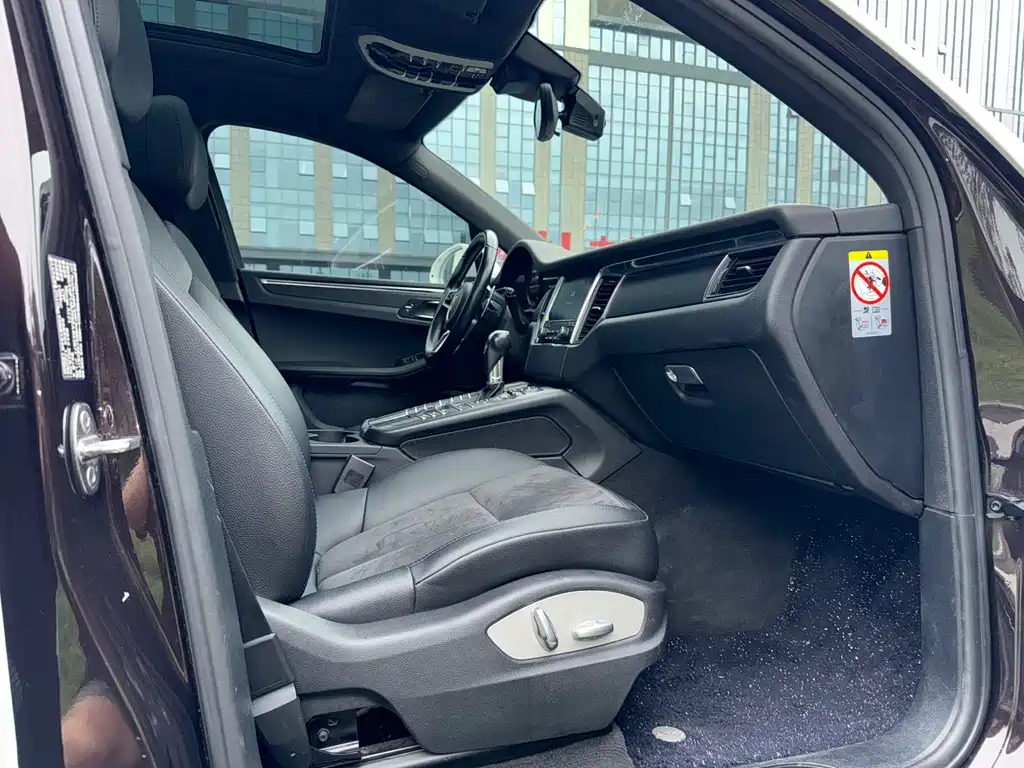 Porsche Macan — миниатюра 10
