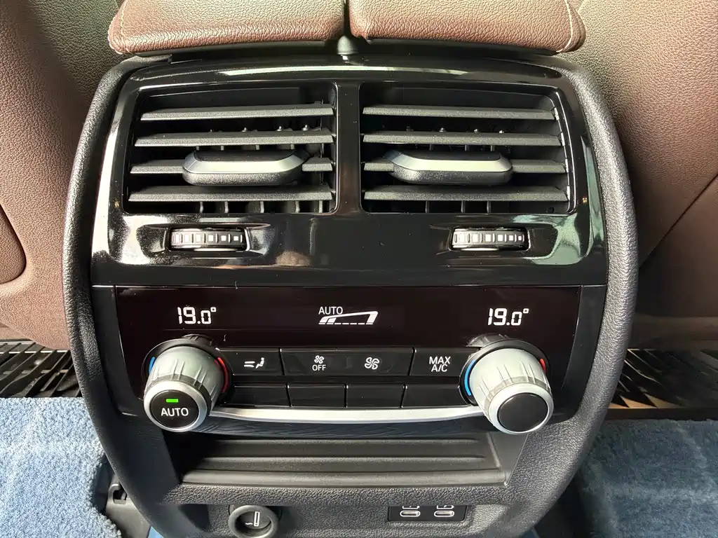 BMW 5 Series — миниатюра 21