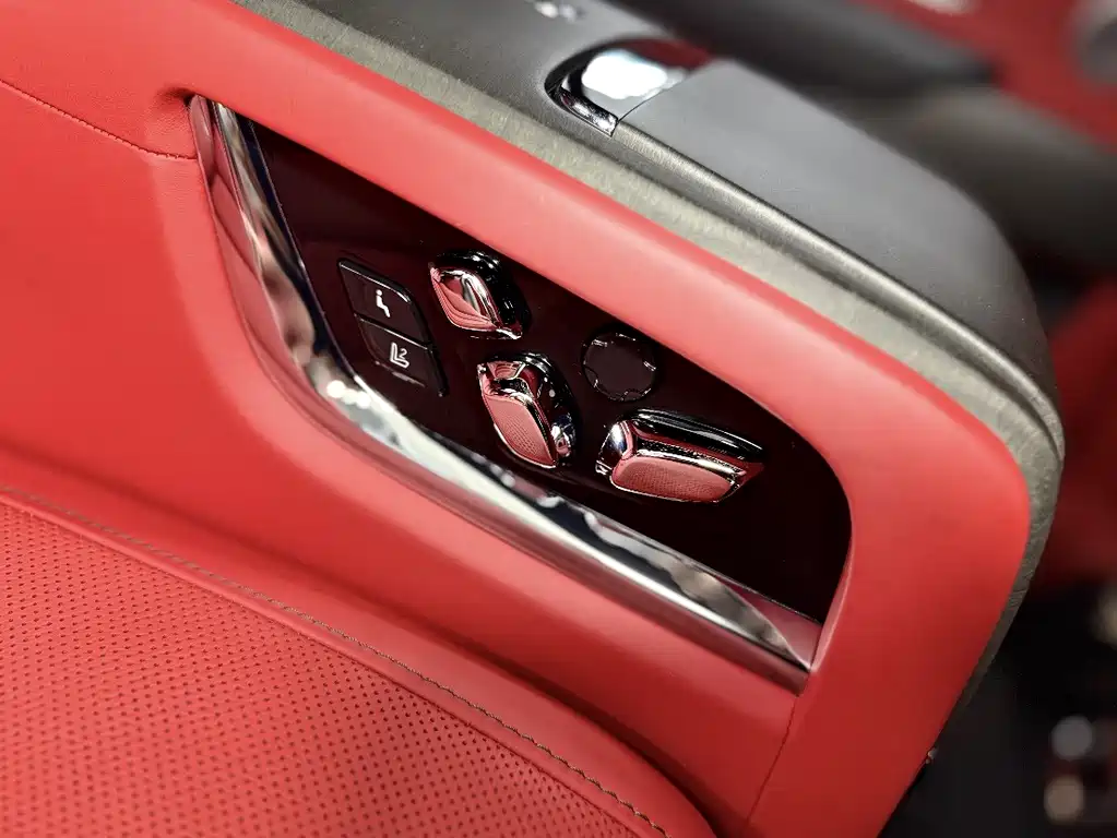 Rolls-Royce Cullinan 2018 мест