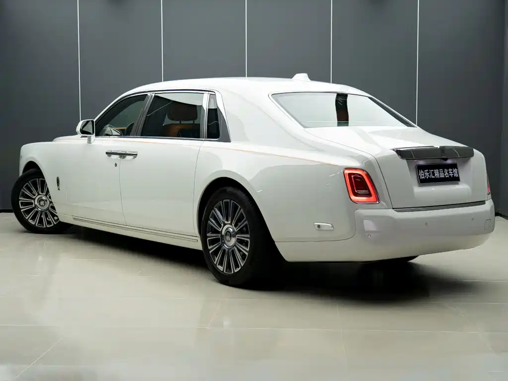 Rolls-Royce Phantom — миниатюра 4