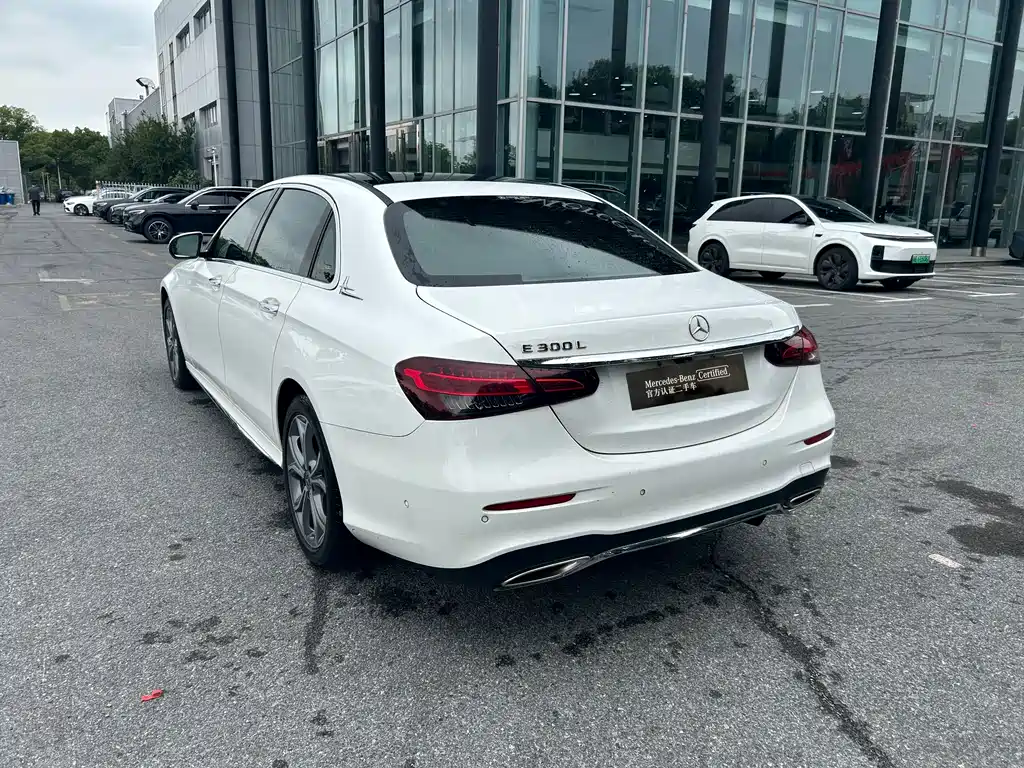 Mercedes-Benz E-Class — миниатюра 7