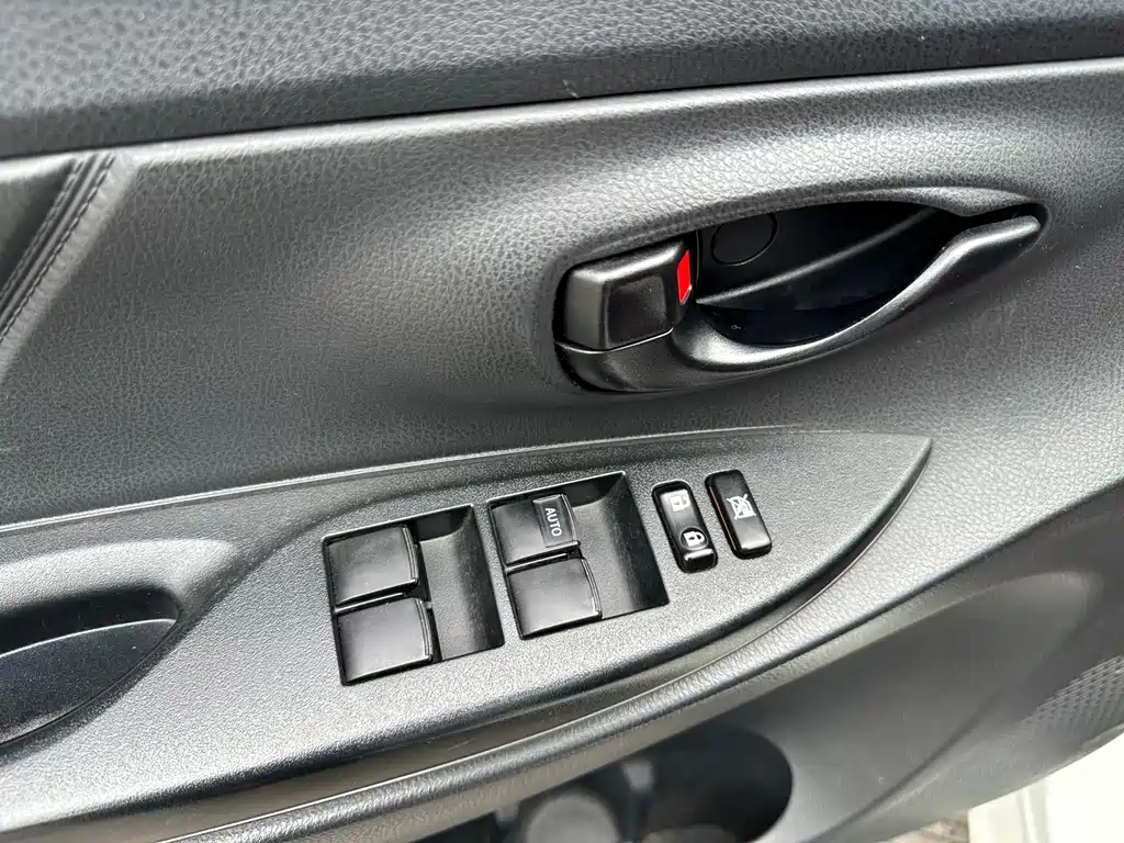 Toyota Yaris L — миниатюра 17