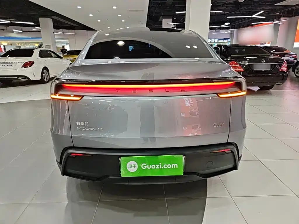 Tesla Model Y — миниатюра 6