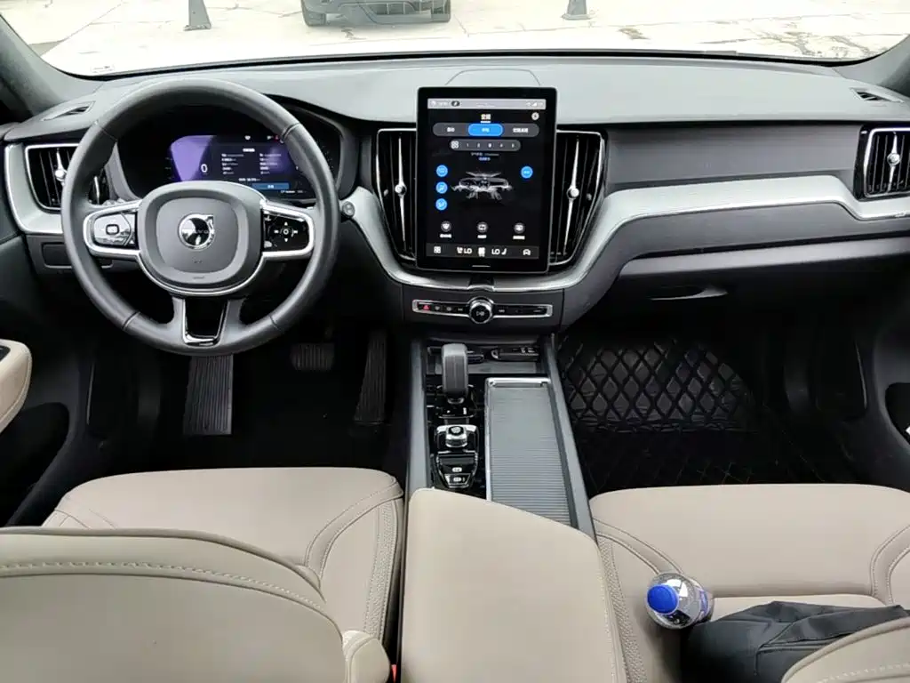 Volvo XC60 2026 B5 Luxury
