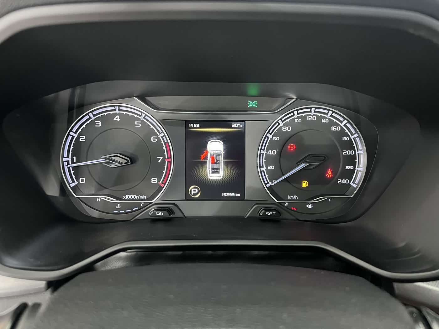 Geely Emgrand X6 1.4 л 2023 г. Белый, пробег 16000 км