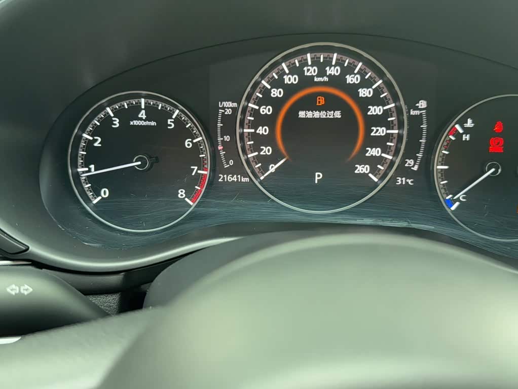 Mazda Mazda3 Axela 2.0 л 2022 г. красный/фиолетовый, пробег 21600 км