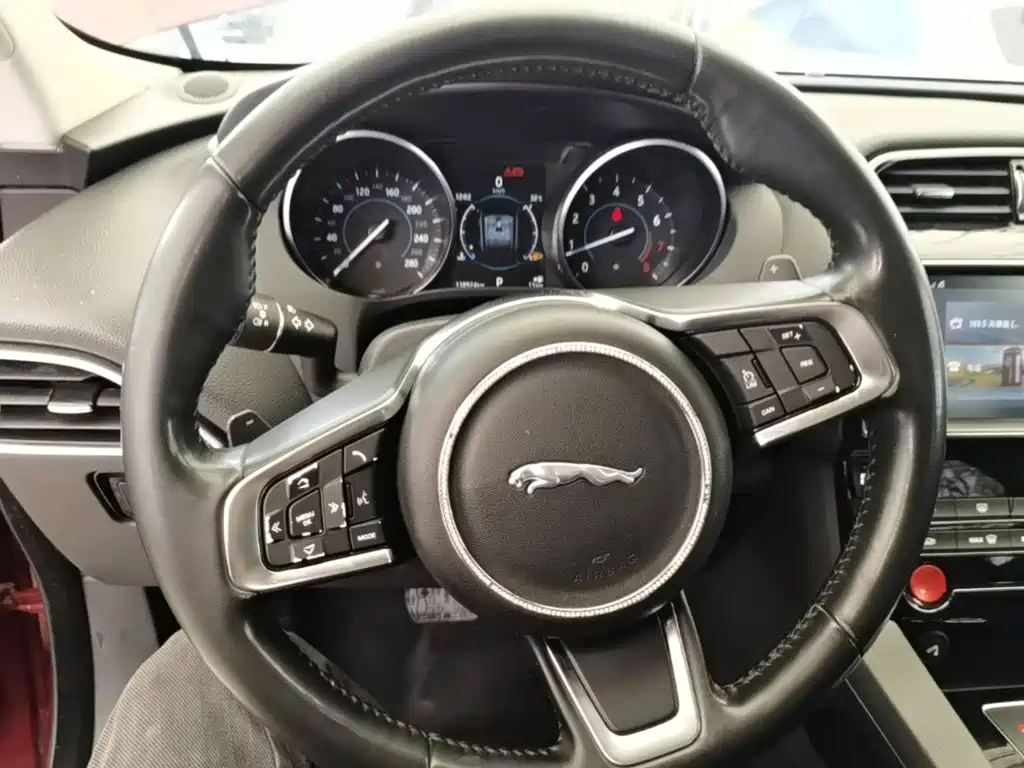 Jaguar F-PACE — миниатюра 11
