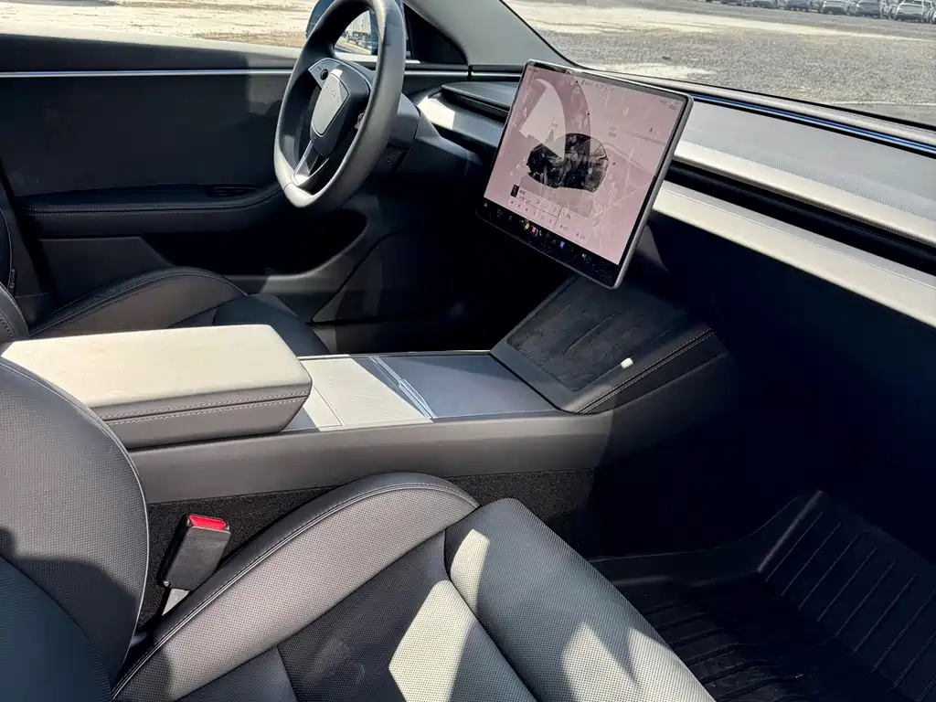 Tesla Model 3 — миниатюра 14