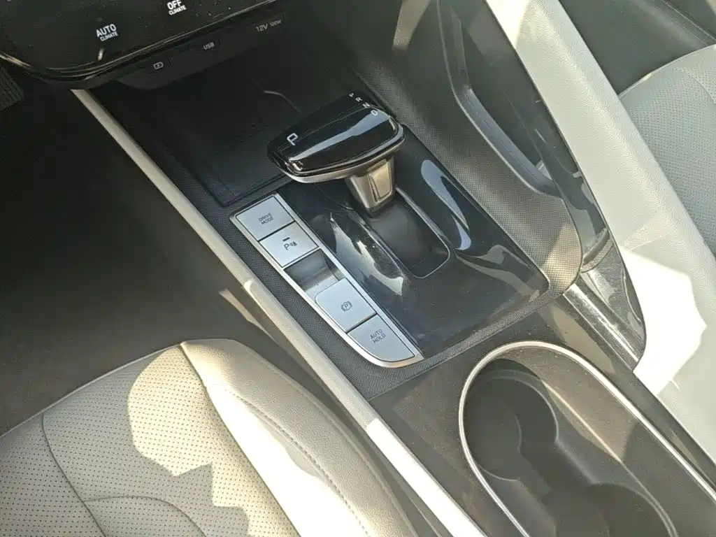 Hyundai Elantra — миниатюра 14